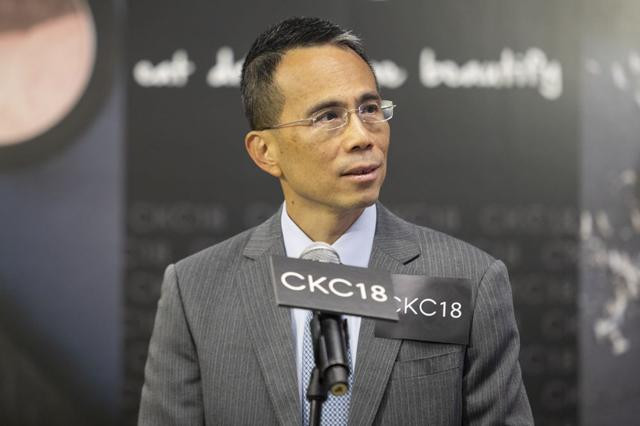 con trai ty phu giau nhat hong kong: bi bat coc lay 32.000 ty, 54 tuoi moi duoc ke nghiep - 4