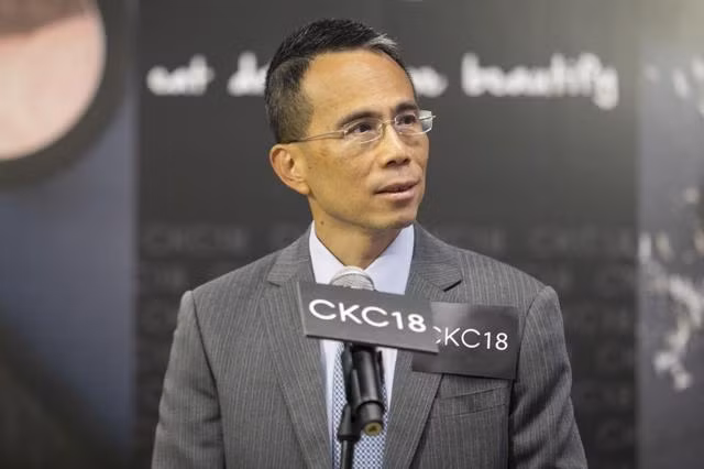 con trai ty phu giau nhat hong kong: bi bat coc lay 32.000 ty, 54 tuoi moi duoc ke nghiep - 4