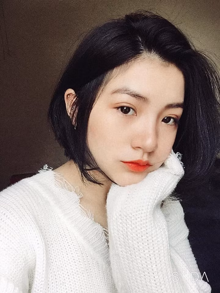 Nữ sinh tặng hoa Chủ tịch Kim Jong-un tiết lộ khoảnh khắc đáng nhớ - ảnh 3