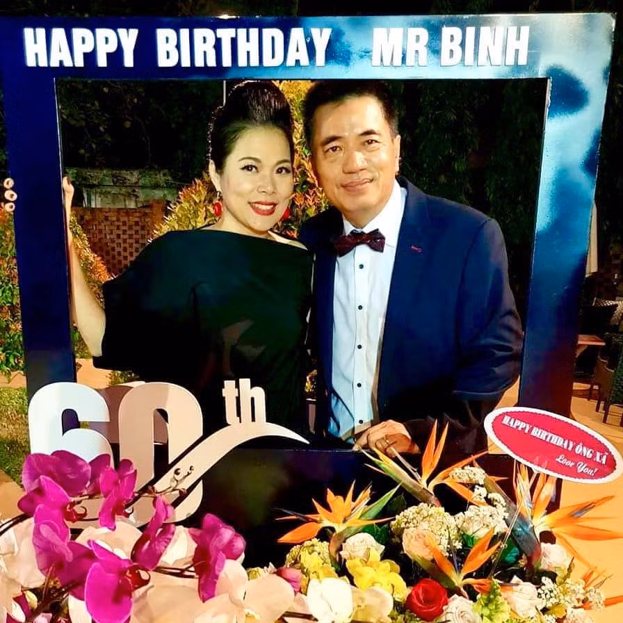 Cuoc song giau sang ben chong dai gia va 3 con xinh dep cua My Le hinh anh 4