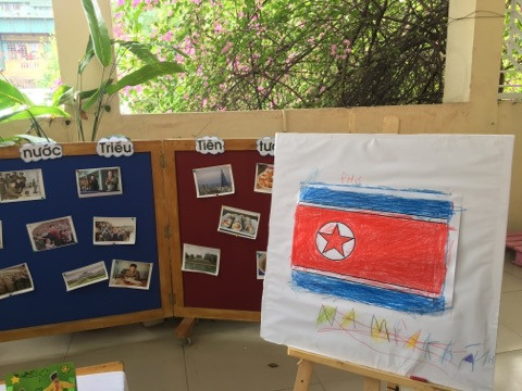 Học sinh vẽ quốc kỳ của Triều Tiên