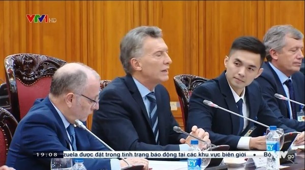 Dân mạng chao đảo "Hà Dĩ Thâm" phiên bản đời thực bên cạnh Tổng thống Argentina ảnh 7  Xuất hiện