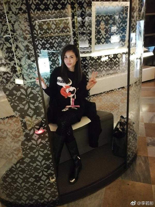 Không hổ danh “Tiểu Long Nữ đẹp nhất màn ảnh”, Lý Nhược Đồng khoe vẻ đẹp “bất lão" ảnh 5 khong ho danh la "tieu long nu dep nhat man anh", ly nhuoc dong khoe ve dep "bat lao" - 5