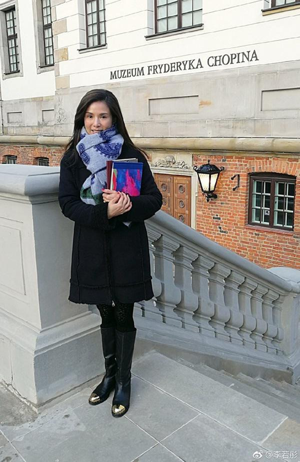 Không hổ danh “Tiểu Long Nữ đẹp nhất màn ảnh”, Lý Nhược Đồng khoe vẻ đẹp “bất lão" ảnh 4 khong ho danh la "tieu long nu dep nhat man anh", ly nhuoc dong khoe ve dep "bat lao" - 4