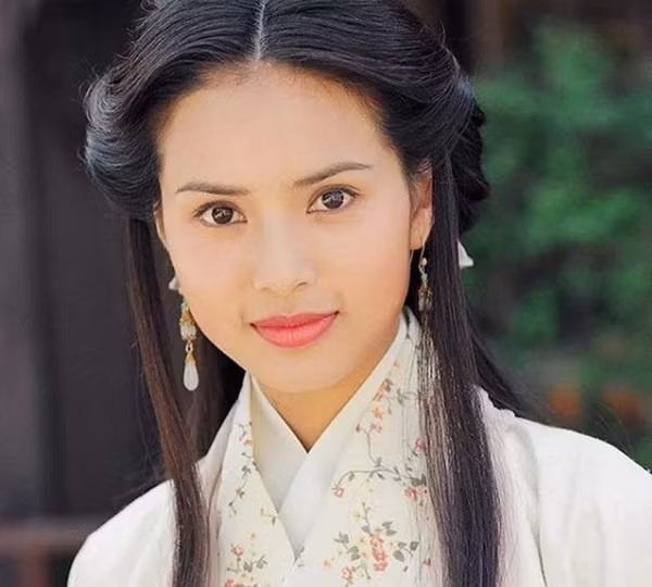 khong ho danh la "tieu long nu dep nhat man anh", ly nhuoc dong khoe ve dep "bat lao" - 7