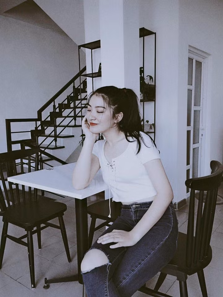 Nữ sinh tặng hoa Chủ tịch Kim Jong-un tiết lộ khoảnh khắc đáng nhớ - ảnh 2