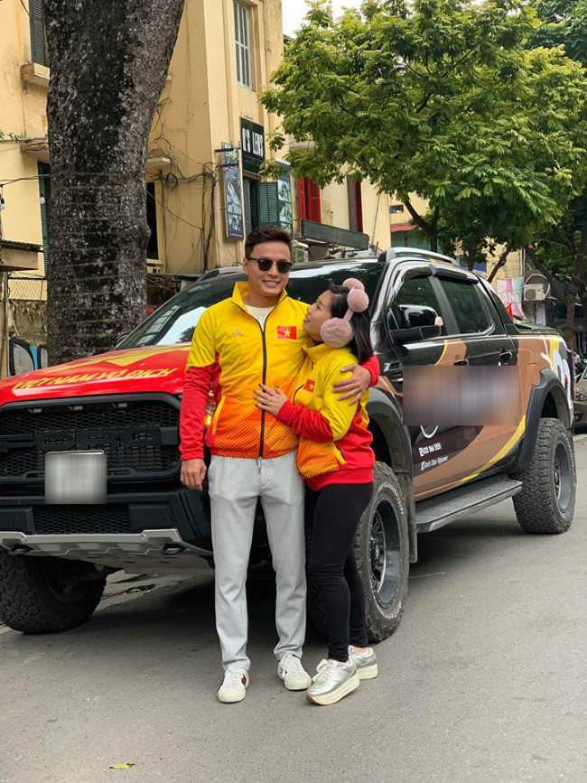 Choáng với cuộc sống giàu sang và thú chơi mô tô bạc tỷ của Hồng Đăng “Người phán xử” ảnh 4 Empty