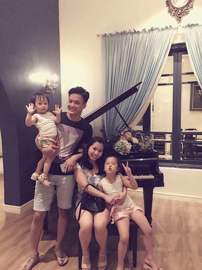 Choáng với cuộc sống giàu sang và thú chơi mô tô bạc tỷ của Hồng Đăng “Người phán xử” ảnh 9 Empty