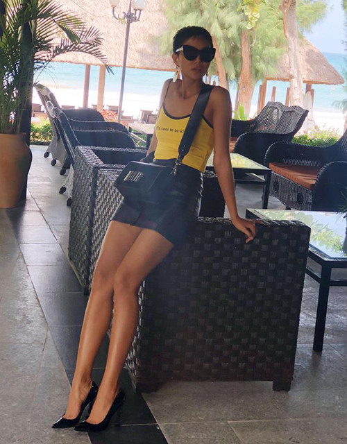 Đây là món "giày hiệu" Hoa hậu H"Hen Niê yêu nhất, giá chỉ 10.000 đồng ảnh 8 Sau tất cả, đây mới là món giầy hiệu mà Hoa hậu HHen Niê yêu nhất với giá chỉ 10.000 đồng-9