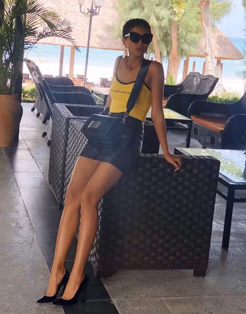 Sau tất cả, đây mới là món giầy hiệu mà Hoa hậu HHen Niê yêu nhất với giá chỉ 10.000 đồng-9