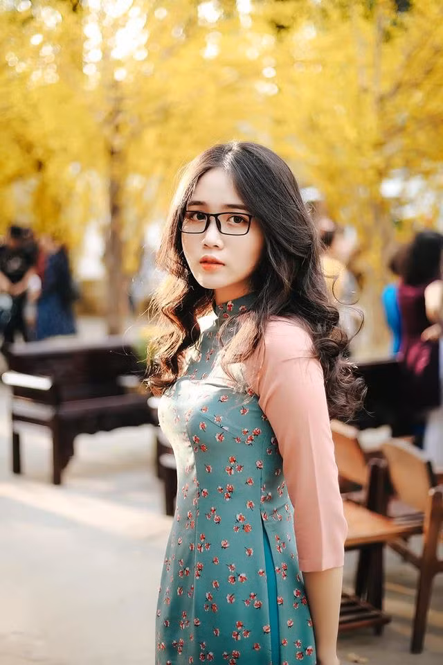 Ngắm “thiên thần đeo kính cận” vạn người mê - 7