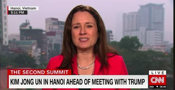 Đài CNN (Mỹ) cũng chọn khung cảnh thành phố Hà Nội mờ sương làm phông nên cho buổi phát sóng trực tiếp các hoạt động tiền hội nghị thượng đỉnh Mỹ - Triều.