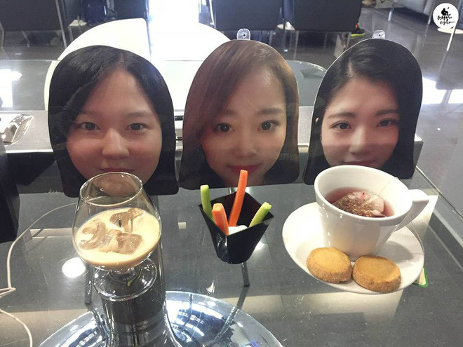 Bị bạn bè bỏ bom và phải đi du lịch một mình, cô nàng có cách "trả đũa" cực gắt - Ảnh 2. Bị bạn bè bỏ bom và phải đi du lịch một mình, cô nàng có cách "trả đũa" cực gắt - Ảnh 2.