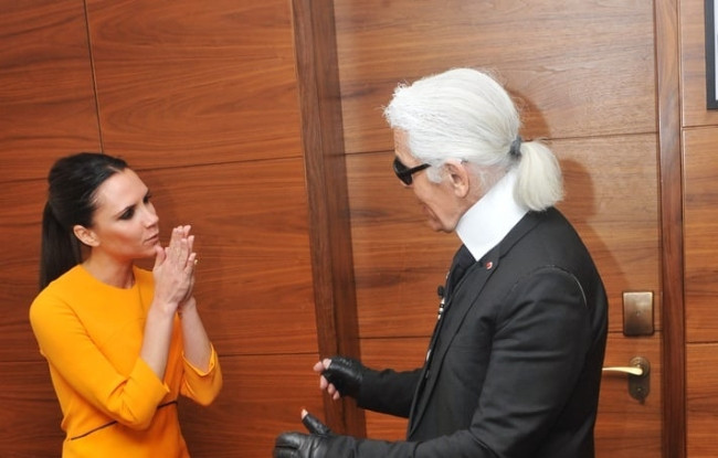 Victoria Beckham và Karl Lagerfeld - Ảnh: Getty