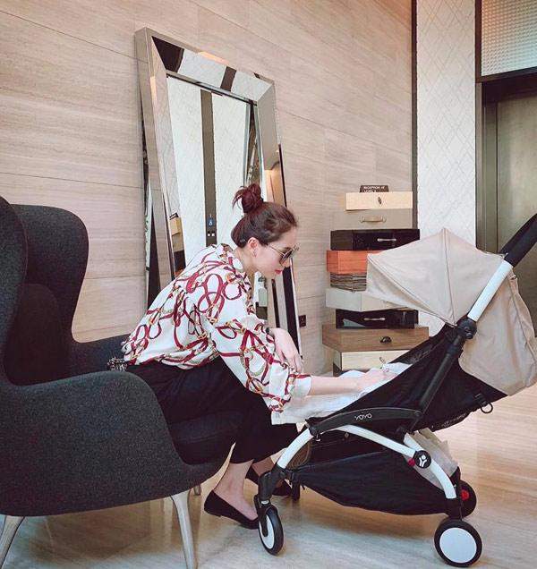 hoi tre dep &#34;van nguoi me&#34;, hoa hau 9x thua nhan lam me bim sua luon &#34;dau bu toc roi&#34; - 5