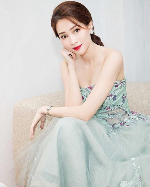 hoi tre dep &#34;van nguoi me&#34;, hoa hau 9x thua nhan lam me bim sua luon &#34;dau bu toc roi&#34; - 1