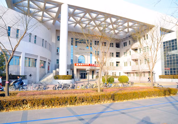 ĐH Thanh Hoa có 9 thư viện với hơn 5 triệu đầu sách và ấn phẩm khác, cung cấp kiến thức ở nhiều lĩnh vực, từ khoa học tự nhiên, kỹ thuật đến khoa học xã hội và nhân văn. Ảnh: Flickr.