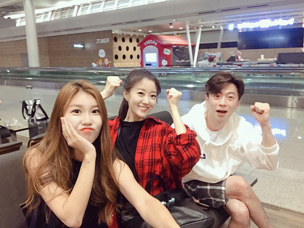 Hé lộ danh tính và những bất ngờ thú vị về nữ MC xinh đẹp tác nghiệp ngay trên nóc khách sạn Daewoo-6