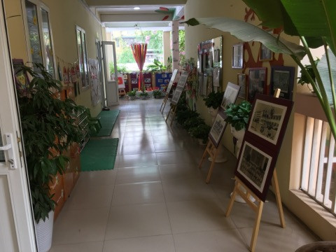 Những bức ảnh về hoạt động giao lưu văn hóa Việt -Triều được xếp ngay ngắn