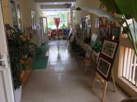 Những bức ảnh về hoạt động giao lưu văn hóa Việt -Triều được xếp ngay ngắn