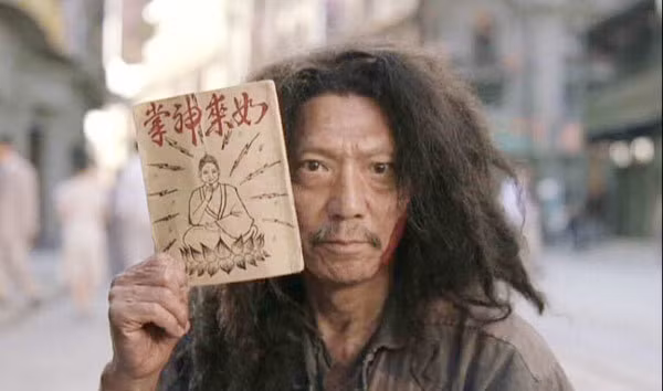 Hình ảnh quen thuộc của lão ăn mày trong Tuyệt đỉnh Kung Fu của Viên Tường Nhân.