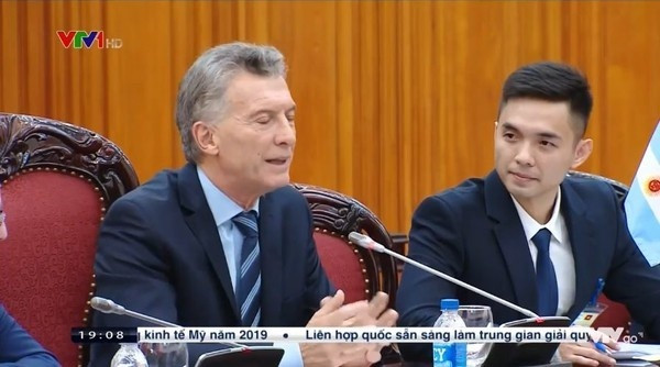 Dân mạng chao đảo "Hà Dĩ Thâm" phiên bản đời thực bên cạnh Tổng thống Argentina ảnh 5  Xuất hiện