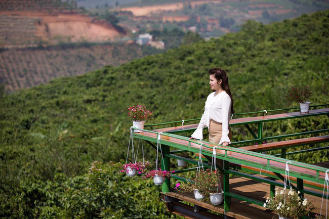 Bấy lâu kín tiếng, vợ đại gia kim cương bất ngờ giăng status đầy ẩn ý về vụ ly hôn nghìn tỷ tại cà phê Trung Nguyên - Ảnh 3. Bấy lâu kín tiếng, vợ đại gia kim cương bất ngờ giăng status đầy ẩn ý về vụ ly hôn nghìn tỷ tại cà phê Trung Nguyên - Ảnh 3.