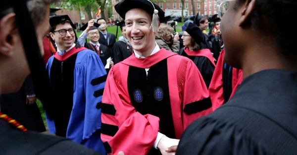 Hé lộ loạt ảnh thời "mài đũng quần" của ông chủ Facebook ảnh 8 Hé lộ loạt ảnh đầy bất ngờ thời mài đũng quần của ông chủ Facebook