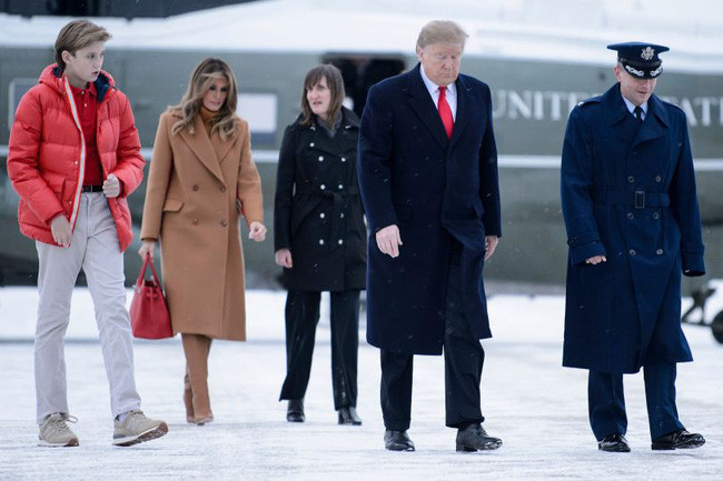 Có thể thấy Barron cao không kém gì bố (ảnh: Getty Images).