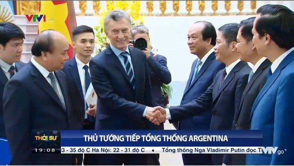 Dân mạng chao đảo "Hà Dĩ Thâm" phiên bản đời thực bên cạnh Tổng thống Argentina ảnh 2  Xuất hiện