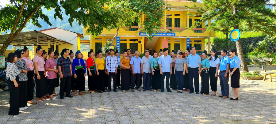 Đây là dịp để các học viên có cơ hội giao lưu, trao đổi, học tập kinh nghiệm, kế hoạch được triển khai sẽ vận động tăng tỷ lệ lãnh đạo nữ vùng dân tộc thiểu số và tiến tới xóa bỏ định kiến giới. Đây là dịp để các học viên có cơ hội giao lưu, trao đổi, học tập kinh nghiệm, kế hoạch được triển khai sẽ vận động tăng tỷ lệ lãnh đạo nữ vùng dân tộc thiểu số và tiến tới xóa bỏ định kiến giới.