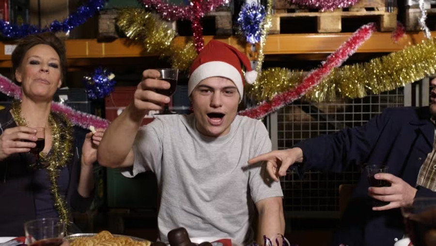 Hãy thiết lập nguyên tắc uống có trách nhiệm và tránh say. (Ảnh: ITN).