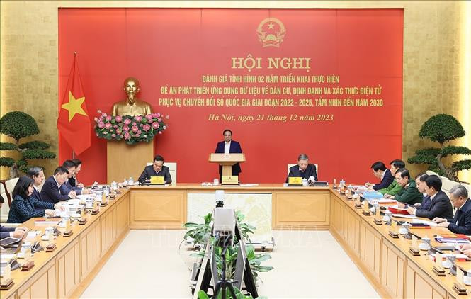 Thủ tướng Phạm Minh Chính chủ trì Hội nghị đánh giá tình hình 02 năm triển khai thực hiện Đề án 06. Ảnh: Dương Giang/TTXVN.