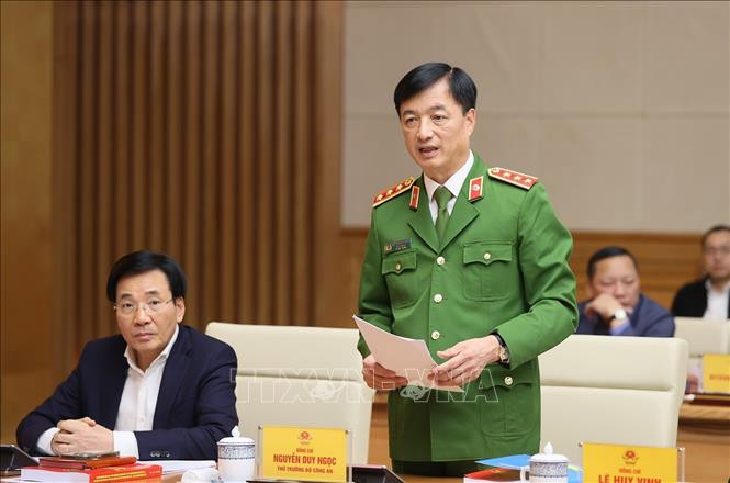 Thượng tướng Nguyễn Duy Ngọc, Thứ trưởng Bộ Công an báo cáo tình hình 02 năm triển khai thực hiện Đề án 06. Ảnh: Dương Giang/TTXVN.
