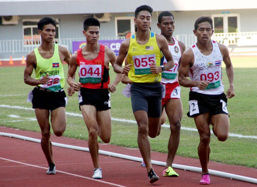 Dương Văn Thái (số đeo 044) cũng chỉ giành được huy chương đồng ở nội dung 800m tại 19th ASEAN University Games.