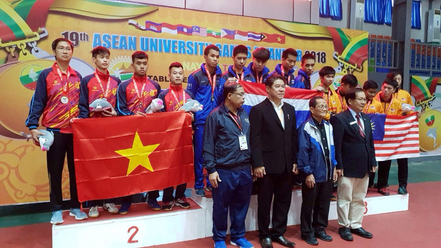 Tuy gặp các đối thủ mạnh, nhưng các vận động viên bóng bàn Việt Nam vẫn vượt qua sức ép để giành huy chương bạc tại 19th ASEAN University Games Tuy gặp các đối thủ mạnh, nhưng các vận động viên bóng bàn Việt Nam vẫn vượt qua sức ép để giành huy chương bạc tại 19th ASEAN University Games