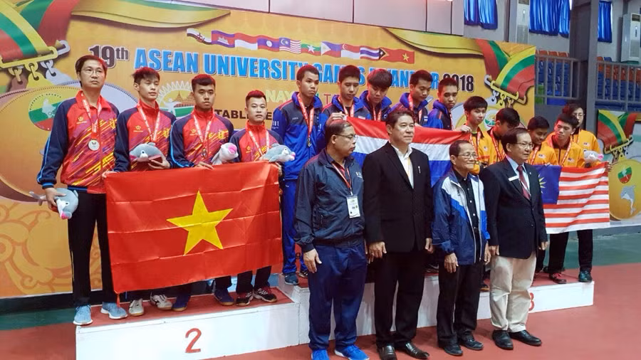 Tuy gặp các đối thủ mạnh, nhưng các vận động viên bóng bàn Việt Nam vẫn vượt qua sức ép để giành huy chương bạc tại 19th ASEAN University Games