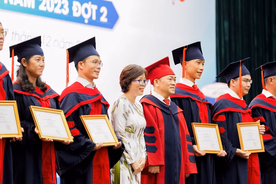 Các tân Thạc sỹ trong ngày vui tốt nghiệp