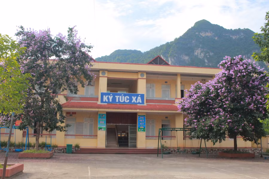 Khu vực KTX tại trường Phổ thông Dân tộc Bán trú THCS Thần Sa, huyện Võ Nhai, Thái Nguyên. Khu vực KTX tại trường Phổ thông Dân tộc Bán trú THCS Thần Sa, huyện Võ Nhai, Thái Nguyên.