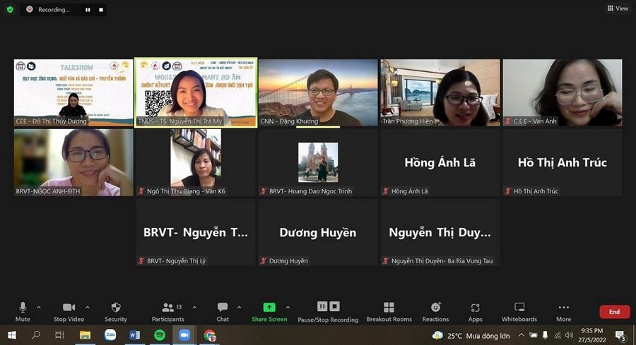 Học trực tuyến Elearning giúp sinh viên chủ động sắp xếp thời gian. Học trực tuyến Elearning giúp sinh viên chủ động sắp xếp thời gian.