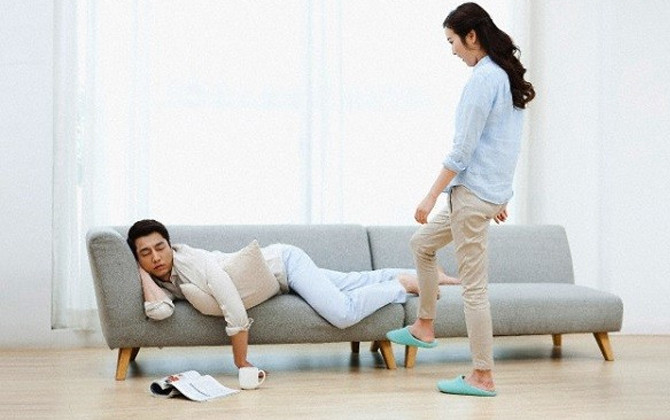 Chiều chồng quá mức, việc gì anh ta muốn bạn cũng làm theo ý họ, hơi một tí là chồng giận dỗi, đàn bà lại là người xuống nước... Điều đó chỉ làm hư chồng. Chiều chồng quá mức, việc gì anh ta muốn bạn cũng làm theo ý họ, hơi một tí là chồng giận dỗi, đàn bà lại là người xuống nước... Điều đó chỉ làm hư chồng.