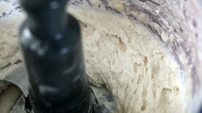 Sau đó bạn cho tất cả vào máy xay thực phẩm, xay đến khi hỗn hợp mềm mịn.