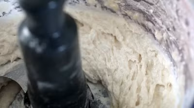 Sau đó bạn cho tất cả vào máy xay thực phẩm, xay đến khi hỗn hợp mềm mịn.