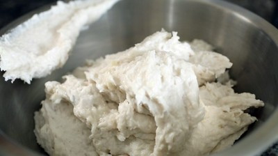 Xay xong bạn lấy hỗn hợp ra thố.