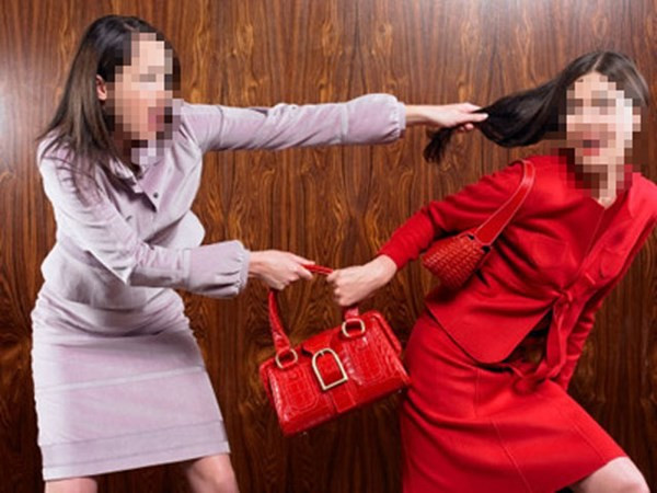 Thảm hại vì... đánh ghen