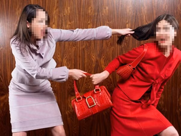 Thảm hại vì... đánh ghen