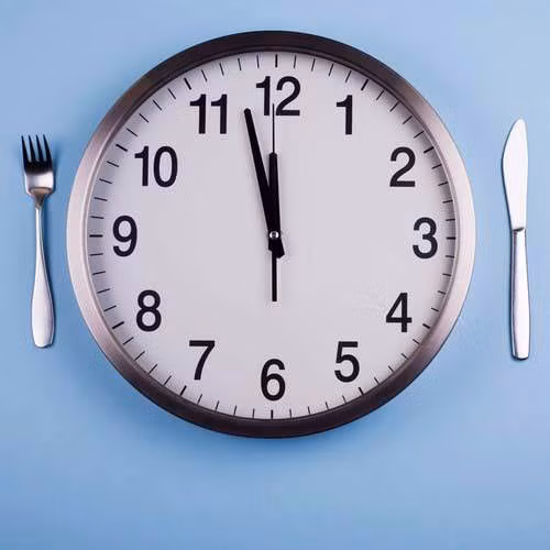 90% chi em mac nhung sai lam nay vao bua trua khien can nang cu the tang khong phanh - 1