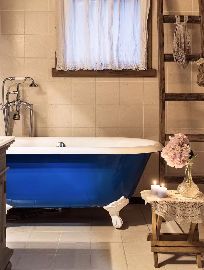 Mẹ đơn thân cùng hai con bỏ phố về quê, tận dụng áo len hỏng cùng gỗ tái chế để cải tạo ngôi nhà cũ thành không gian sống yên bình - Ảnh 23. Mẹ đơn thân cùng hai con bỏ phố về quê, tận dụng áo len hỏng cùng gỗ tái chế để cải tạo ngôi nhà cũ thành không gian sống yên bình - Ảnh 23.