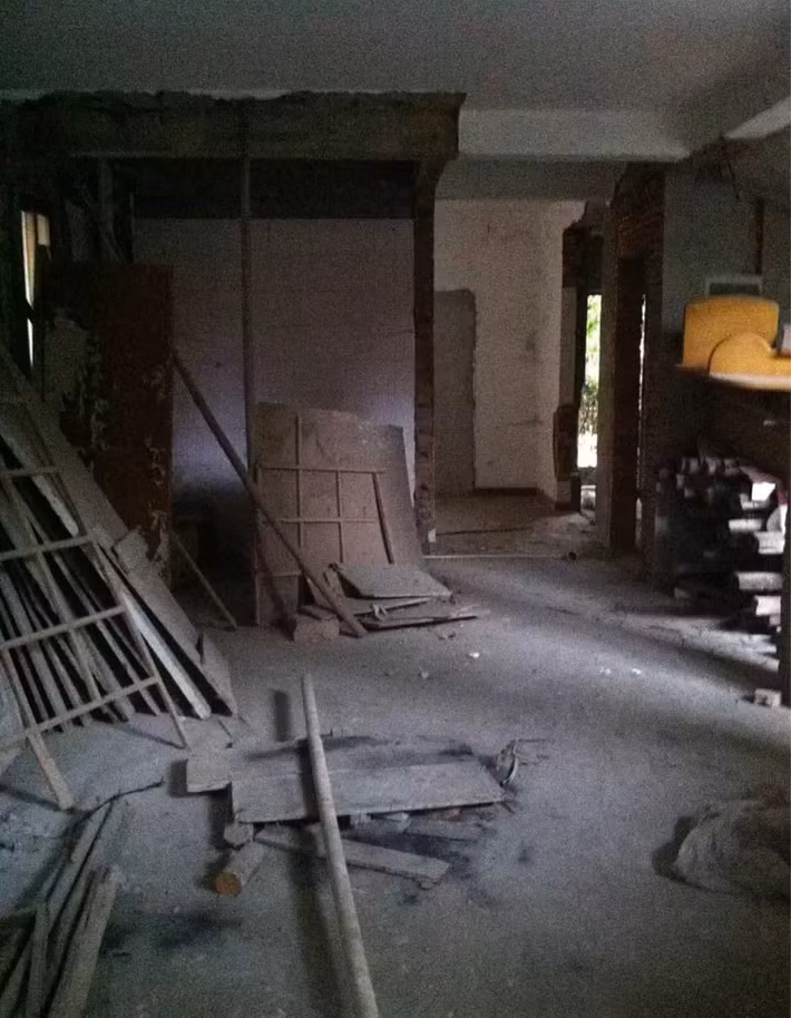 Mẹ đơn thân cùng hai con bỏ phố về quê, tận dụng áo len hỏng cùng gỗ tái chế để cải tạo ngôi nhà cũ thành không gian sống yên bình - Ảnh 2. Mẹ đơn thân cùng hai con bỏ phố về quê, tận dụng áo len hỏng cùng gỗ tái chế để cải tạo ngôi nhà cũ thành không gian sống yên bình - Ảnh 2.