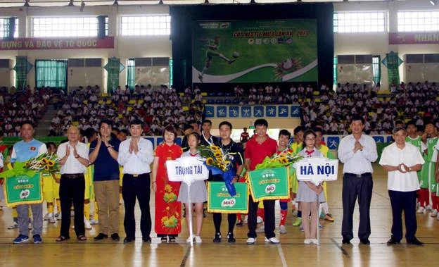 Khai mạc giải bóng đá học sinh Tiểu học và THCS toàn quốc khu vực II